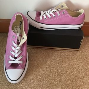 Converse powder purple size 8 women’s shoes